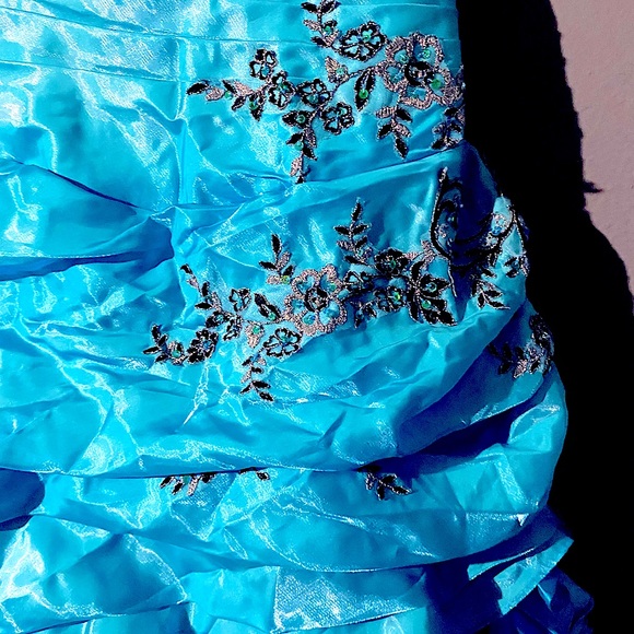 Strapless light Blue & Black lace BALL GOWN - (2nd STYLE) - Picture 3 of 11